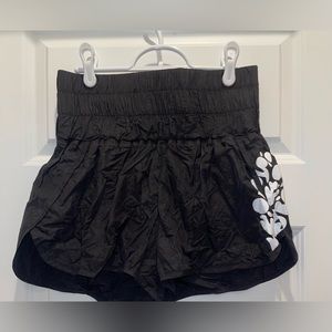 Free People movement black The way home logo short sz m